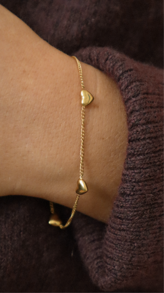 Dainty Gold Heart Bracelet