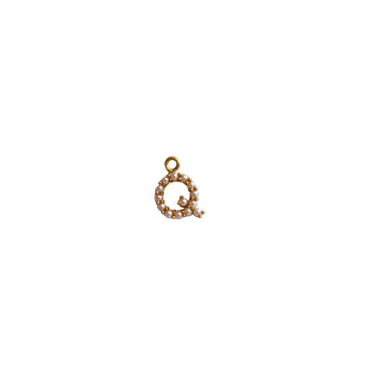 Small Gold Pearl Q Letter